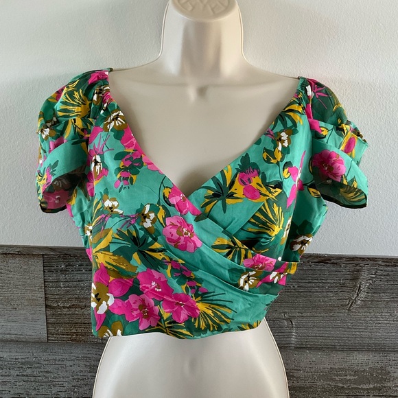 Express x Rocky Barnes floral crop top size small (A1) - Picture 1 of 7